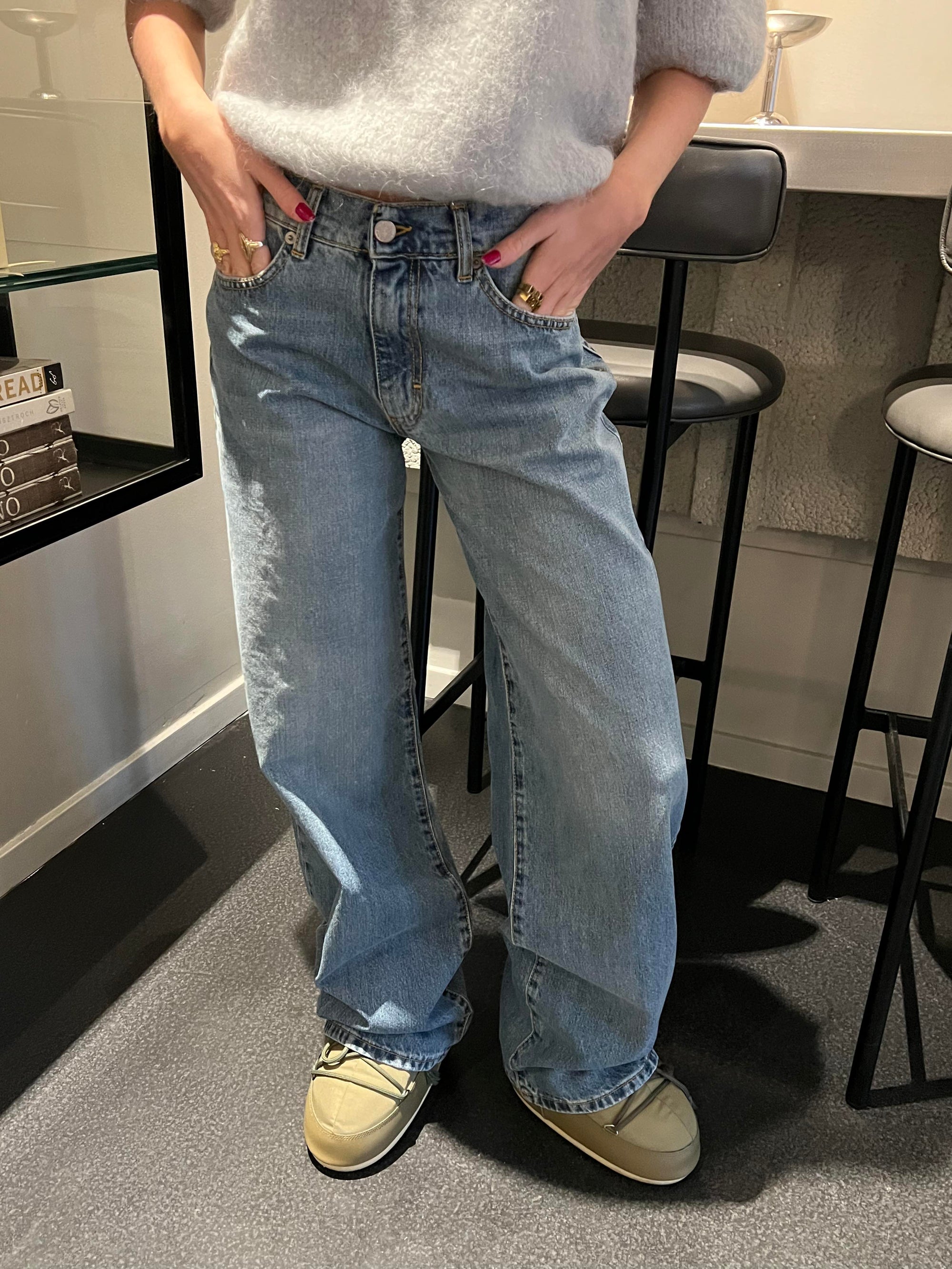 Samara Low Waisted Jeans - Eclaire