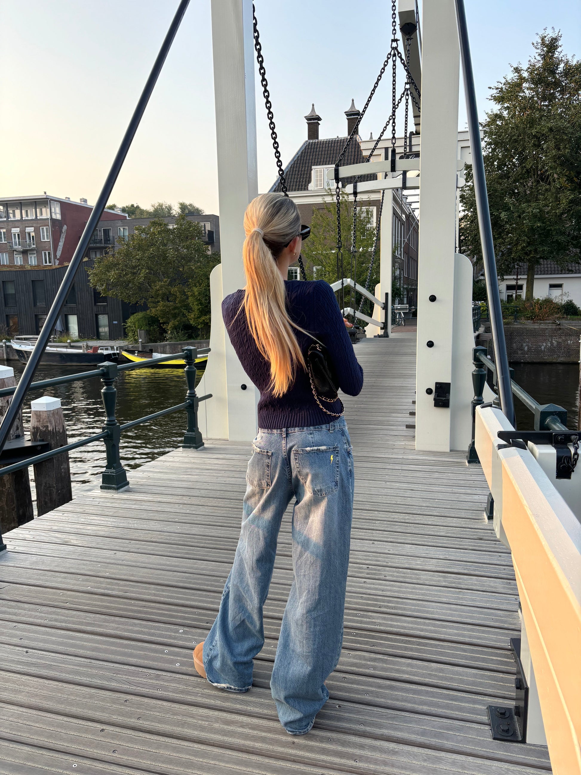 Alaia Low-Waisted Jeans with Lightning Detail - Eclaire