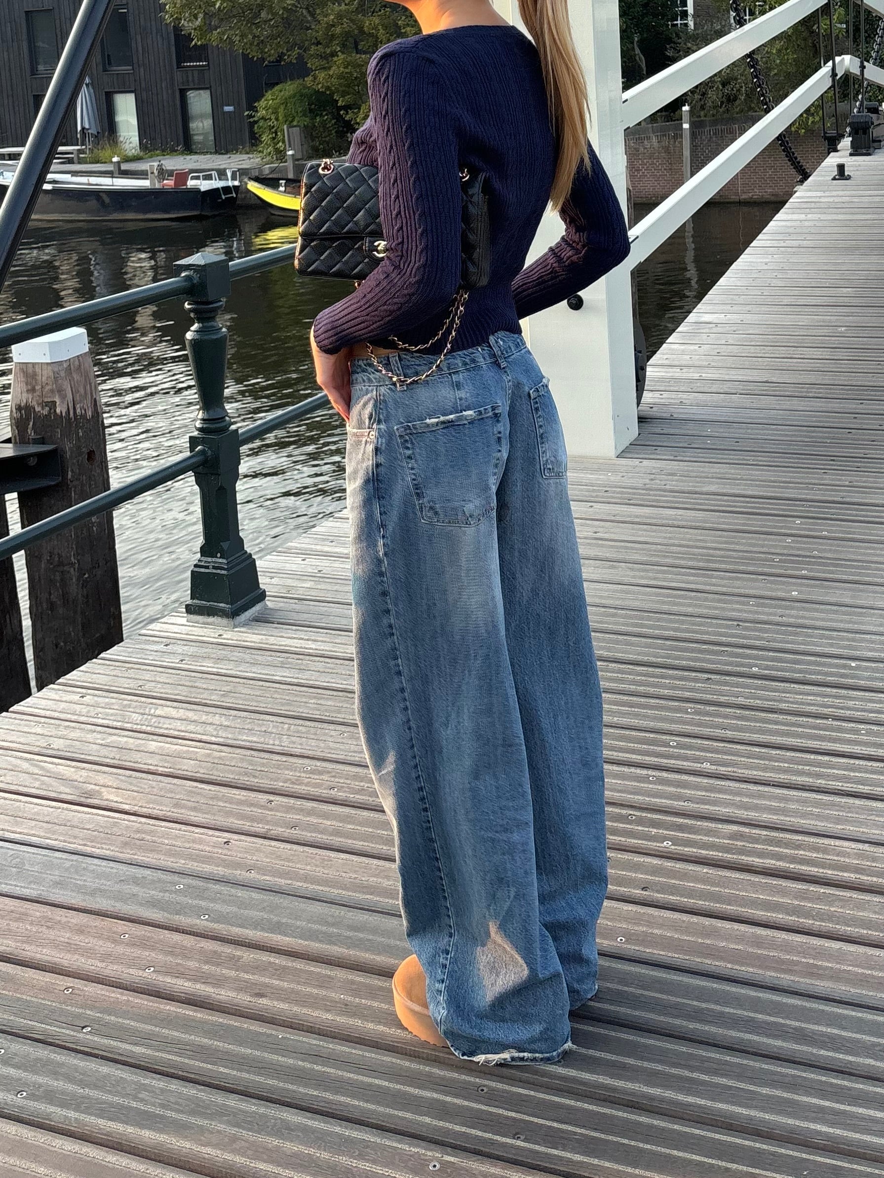 Alaia Low-Waisted Jeans with Lightning Detail - Eclaire